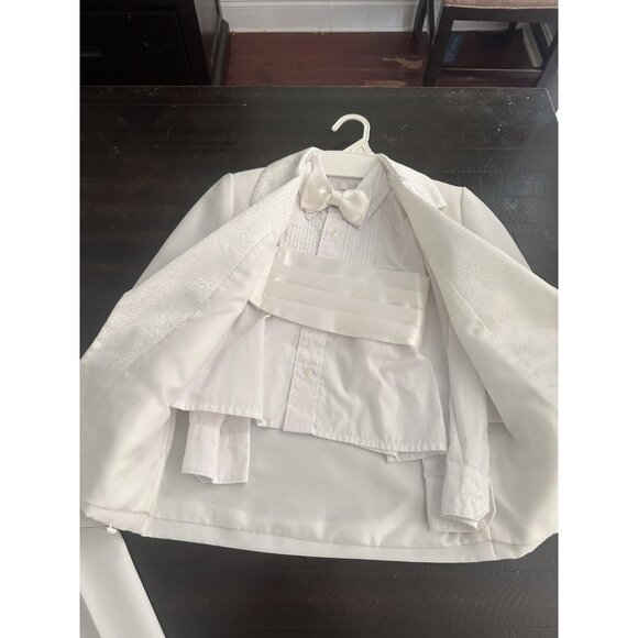 Boys White 4 Piece Suit NWT Size 5 Perfect For A Dance Or Wedding - Picture 4 of 6